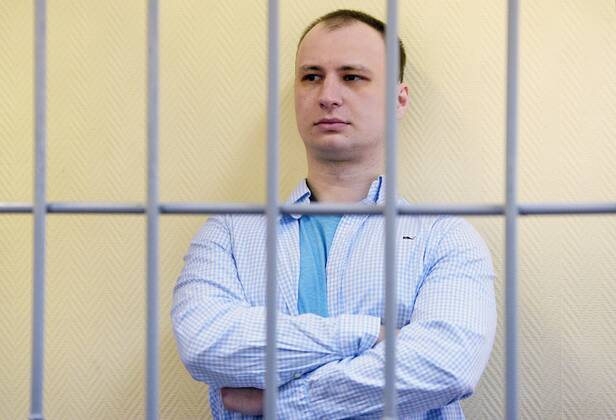 Russia US Citizen Trial 8230794 06.07.2022 28-year-old US citizen Robert Gilman, accused of using violence against a police officer, arrives for hearing on his case in the Central District Court, in Voronezh, Russia. Andrey Arhipov Sputnik Voronezh Russia  Copyright: xAndreyxArhipovx