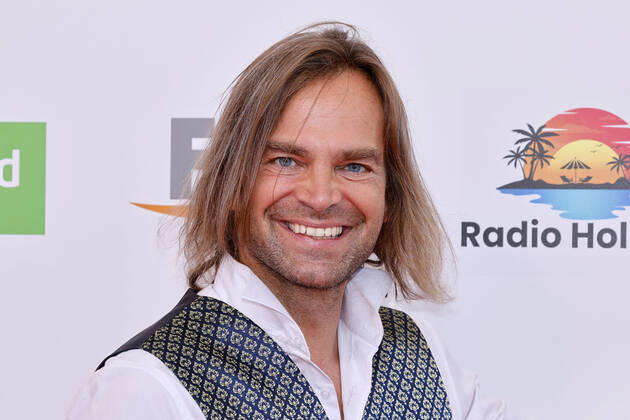 Sänger Tim Wilhelm von der Band Münchener Freiheit bei der Gala der Goldenen Sonne 40 Jahre deutsches Privatfernsehen im im GOP Variete Theater. Essen, 02.07.2022 NRW Deutschland Copyright: xChristophxHardtx