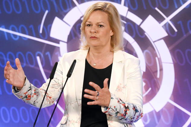 Bilder des Jahres 2022, News 07 Juli News Themen der Woche KW28 News Bilder des Tages Nancy Faeser bei der Pressekonferenz zur Vorstellung der Cybersicherheitsagenda des BMI im AI Campus. Berlin, 12.07.2022
