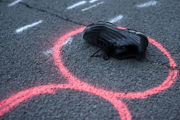 Am Mittwochabend verlor ein junger Fahranfänger auf der Aachener Straße Höhe Stadtwaldgürtel die Kontrolle über sein Motorrad. Schwer verletzt wurde er in eine Klinik eingeliefert. Nach Zeugenaussagen soll er bei erhöhter Geschwindigkeit über einige Bodenwellen gefahren und dabei die Kontrolle verloren haben. Polizei und Feuerwehr sicherten die Unfallstelle. (Themenbild, Symbolbild) Köln, 13.07.2022 NRW Deutschland Copyright: xChristophxHardtx