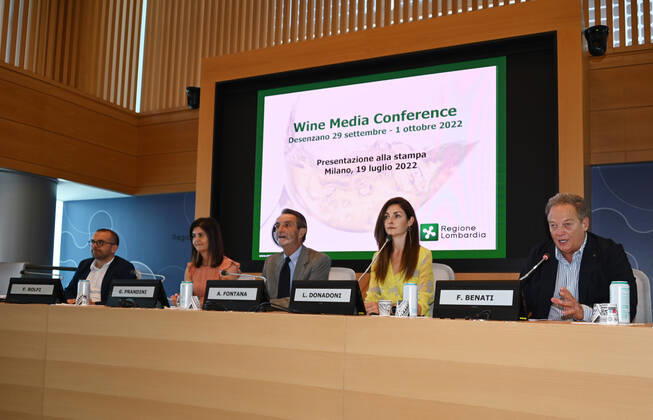 Milan, Italy Wine Media Conference world review dedicated to the communication of wine in Lombardy attended by Attilio Fontana President of the Lombardy Region, Councilor Rolfi of the Lombardy Region together with the president of Ascovilo Giovanna Prandini and the journalist and author Laura Donadoni, in video link from the United States Allan Wright president of the Wine Media Conference. The event will take place in Desenzano del Garda from 27 September to 3 October 2022 In the picture: Giovanna Prandini president Ascovilo, Attilio Fontana President of the Lombardy Region, councilor Rolfi Lombardy Region, Laura Donadoni during the event presentation Copyright: xNickxZonnax xipa-agency.netx xNickxZonnax