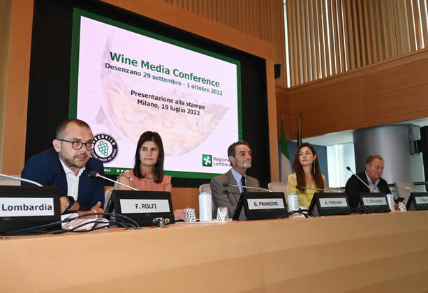 Milan, Italy Wine Media Conference world review dedicated to the communication of wine in Lombardy attended by Attilio Fontana President of the Lombardy Region, Councilor Rolfi of the Lombardy Region together with the president of Ascovilo Giovanna Prandini and the journalist and author Laura Donadoni, in video link from the United States Allan Wright president of the Wine Media Conference. The event will take place in Desenzano del Garda from 27 September to 3 October 2022 In the picture: Giovanna Prandini president Ascovilo, Attilio Fontana President of the Lombardy Region, councilor Rolfi Lombardy Region, Laura Donadoni during the event presentation Copyright: xNickxZonnax xipa-agency.netx xNickxZonnax