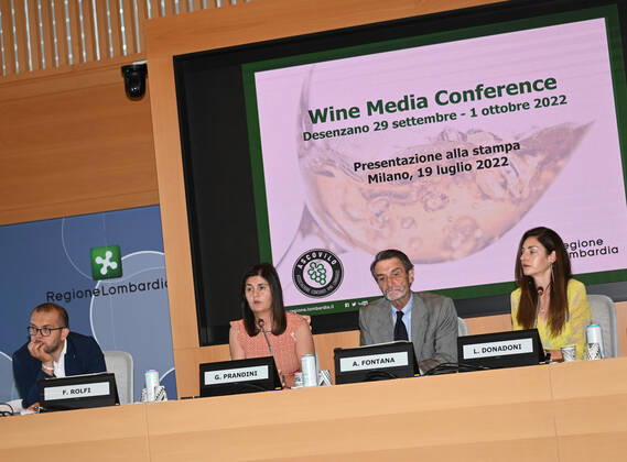 Milan, Italy Wine Media Conference world review dedicated to the communication of wine in Lombardy attended by Attilio Fontana President of the Lombardy Region, Councilor Rolfi of the Lombardy Region together with the president of Ascovilo Giovanna Prandini and the journalist and author Laura Donadoni, in video link from the United States Allan Wright president of the Wine Media Conference. The event will take place in Desenzano del Garda from 27 September to 3 October 2022 In the picture: Giovanna Prandini president Ascovilo, Attilio Fontana President of the Lombardy Region, councilor Rolfi Lombardy Region, Laura Donadoni during the event presentation Copyright: xNickxZonnax xipa-agency.netx xNickxZonnax