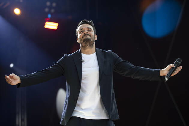 Schlagerinsel Unterhaltung: Schlagerinsel am 03.07.2022 Hildesheim (Niedersachsen). Giovanni Zarella steht in Hildesheim auf der Bühne Hildesheim Volksfestplatz Niedersachsen Deutschland Copyright: xMarcoxSteinbrenner Kirchner-Mediax