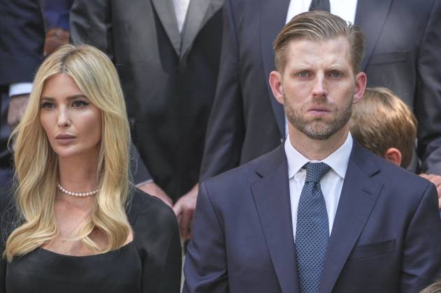 Ivanka Trump mit Bruder Eric Trump bei der Trauerfeier für Ivana Trump in der römisch-katholischen Kirche St. Vincent. Ivana Trump, die erste Frau des ehemaligen Präsidenten Donald Trump, starb im Alter von 73 Jahren nach einem Sturz auf der Treppe ihres Hauses in Manhattan. New York, 20.07.2022