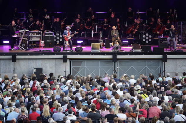 Bilder des Jahres 2022, Entertainment 07 Juli Entertainment Themen der Woche KW29 Entertainment Bilder des Tages Manfred Hennig, Fritz Puppel, Toni Krahl und Georgi Gogow von City live bei der 50 Jahre City - Die letzte Runde Tour mit den Berliner Symphonikern & Gästen in der Parkbühne Wuhlheide. Berlin, 23.07.2022
