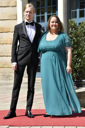 Ricarda Lang mit Partner Florian Wilsch bei der Eröffnung der Richard-Wagner-Festspiele 2022 mit der Premiere von Richard Wagners Tristan und Isolde im Bayreuther Festspielhaus. Bayreuth, 25.07.2022