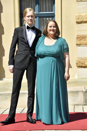 Ricarda Lang mit Partner Florian Wilsch bei der Eröffnung der Richard-Wagner-Festspiele 2022 mit der Premiere von Richard Wagners Tristan und Isolde im Bayreuther Festspielhaus. Bayreuth, 25.07.2022