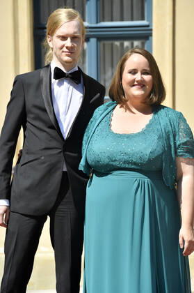 Ricarda Lang mit Partner Florian Wilsch bei der Eröffnung der Richard-Wagner-Festspiele 2022 mit der Premiere von Richard Wagners Tristan und Isolde im Bayreuther Festspielhaus. Bayreuth, 25.07.2022