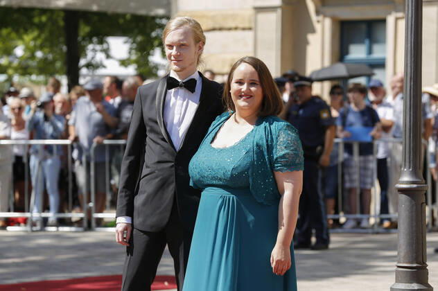 Ricarda Lang mit Partner Florian Wilsch bei der Eröffnung der Richard-Wagner-Festspiele 2022 mit der Neuinszenierung von Richard Wagners Tristan und Isolde im Bayreuther Festspielhaus. Bayreuth, 25.07.2022