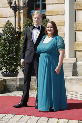 Ricarda Lang mit Partner Florian Wilsch bei der Eröffnung der Richard-Wagner-Festspiele 2022 mit der Neuinszenierung von Richard Wagners Tristan und Isolde im Bayreuther Festspielhaus. Bayreuth, 25.07.2022