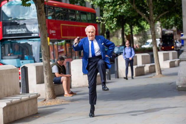 Bilder des Jahres 2022, News 07 Juli News Themen der Woche KW 30 News Bilder des Tages July 27, 2022, London, England, United Kingdom: British billionaire Sir FREDERICK BARCLAY arrives at Royal Courts of Justice to stand trial over failing to pay 50 million pounds to former wife after divorce. London United Kingdom - ZUMAs262 20220727_zip_s262_048 Copyright: xTayfunxSalcix