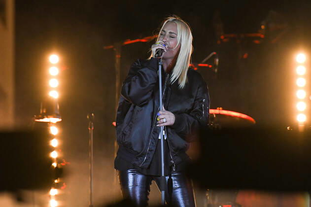 20.03.2022, xlakx, Entertainment Demo, Sound of Peace - Friedenskundgebung für die Ukraine emspor, v.l.Sarah Connor bei der Kundgebung und dem Friedenskonzert Sound Of Peace gegen den Krieg in der Ukraine am Brandenburger Tor Berlin