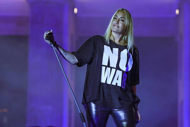 20.03.2022, xlakx, Entertainment Demo, Sound of Peace - Friedenskundgebung für die Ukraine emspor, v.l.Sarah Connor bei der Kundgebung und dem Friedenskonzert Sound Of Peace gegen den Krieg in der Ukraine am Brandenburger Tor Berlin
