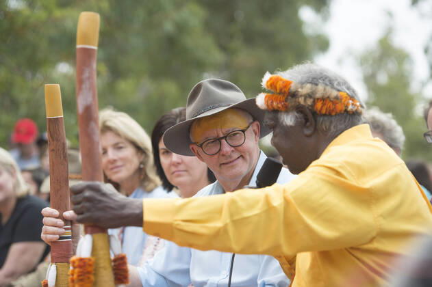 Bilder des Jahres 2022, News 07 Juli News Themen der Woche KW 30 GARMA FESTIVAL 2022, Prime Minister Anthony Albanese during the Garma Festival in northeast Arnhem Land, Northern Territory, Friday, July 29, 2022. The push to get an Indigenous voice in federal parliament is expected to be a key theme at this weekend?s Garma Festival in northeast Arnhem Land. ( NO ARCHIVING, EDITORIAL USE ONLY, NO USE IN BOOKS WITHOUT CONSENT AUSTRALIA  Copyright: xAARONxBUNCHx 20220729001684343052