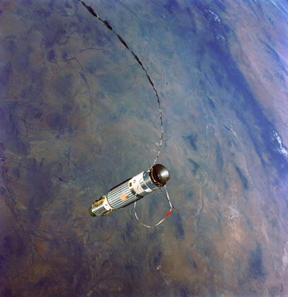 S66-62794 (13 Nov. 1966) --- Northern portion of Sonora, Mexico; southeastern Arizona and southwestern New Mexico, as seen from the Gemini-12 spacecraft during its 30th revolution of Earth. Includes the Tucson, Phoenix, Mogollon Rim, and Painted Desert areas. A 100-foot tether line connects the Agena Target Docking Vehicle with the Gemini-12 spacecraft. Copyright: xpiemagsx piemagsspace-53351 !ACHTUNG AUFNAHMEDATUM GESCHÄTZT!
