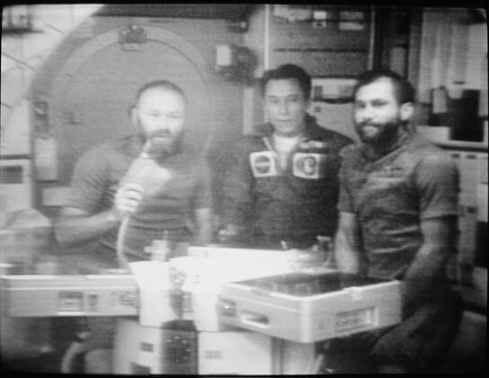 S73-38962 (28 Dec. 1973) --- The three members of the Skylab 4 crew confer via television communication with Dr. Lubos Kohoutek, discoverer of the Comet Kohoutek. This picture of the three astronauts was reproduced from a TV transmission made by a TV camera aboard the space station in Earth orbit. They are, left to right, Gerald P. Carr, commander; Edward G. Gibson, science pilot; and William R. Pogue, pilot. They are seated in the crew quarters wardroom of the Orbital Workshop. Professor Kohoutek, who is employed at the Hamburg Observatory in West Germany, was visiting the Johnson Space Center in Houston when he conferred with the Skylab 4 crewmen. Copyright: xpiemagsx piemagsspace-56673 !ACHTUNG AUFNAHMEDATUM GESCHÄTZT!