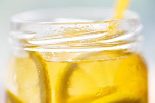  Fragment of a can of cold lemonade with a straw, Fragment of a can of cold lemonade with a straw. The concept of a cooling healthy drink. Shooting with natural light. Macro., Fragment of a can of cold lemonade with a straw. The concept of a cooling healthy drink. Shooting with natural light. Macro., 08.04.2020, Copyright: xAlexlukinx Panthermedia28286065.jpg