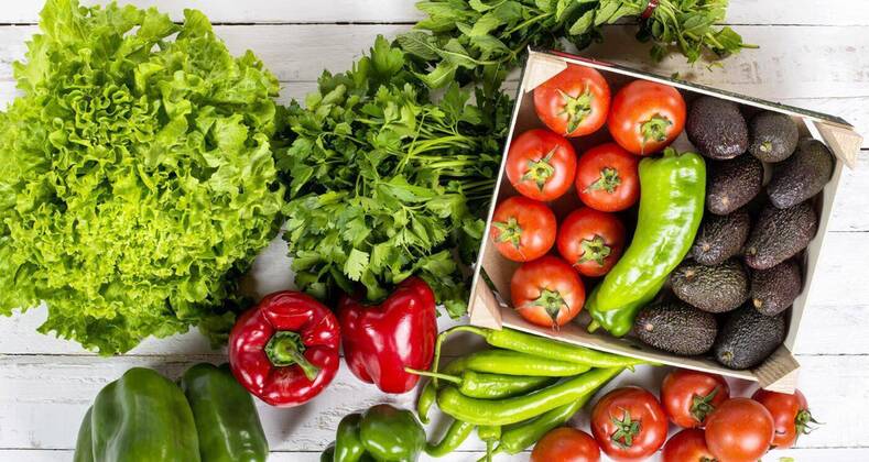  raw vegetables, salads, peppers, avocados and tomatoes, set of raw vegetables, salads, peppers, avocados and tomatoes, 19.06.2020 10:20:31, Copyright: xphilipimagex Panthermedia28556150.jpg