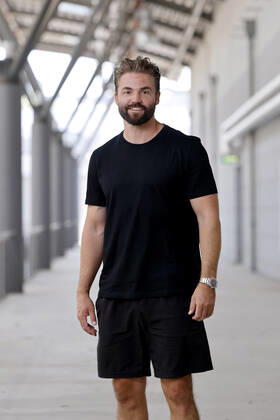 Entertainment Bilder des Tages Schauspieler Benjamin Heinrich (in der Rolle des Benno Bambi Hirschberger) beim beim jährlichen Fantreffen am Set der RTL-Serie Unter uns in den MMC Studios Ossendorf. Köln, 08.08.2022 NRW Deutschland Copyright: xChristophxHardtx
