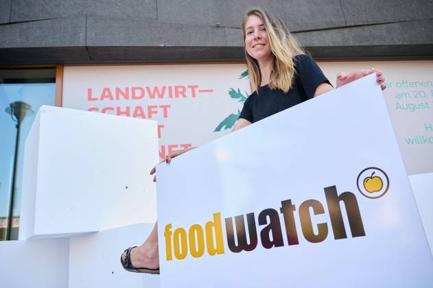 Protest gegen Kindermarketing für Ungesundes Essen Deutschland,Berlin: Vor dem Bundeslandwirtschaftsministerium protestiert Foodwatch gegen ungesundes Essen und deren Werbung.Die Lebensmittelindustrie forciert gezielt ungesunde Produkte für Kinder durch Werbung.