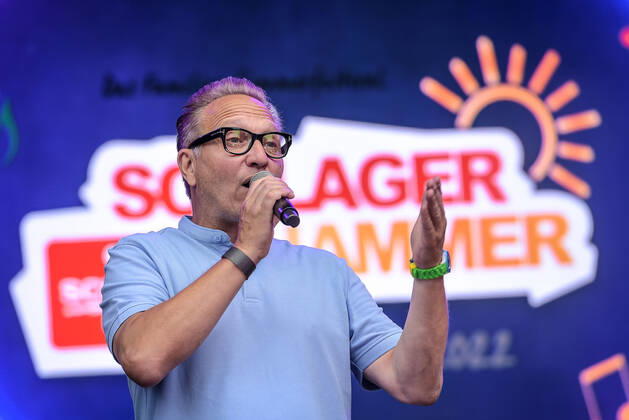 13.08.2022, xlakx, Entertainment Musik, SchlagerHammer-Tour 2022 in Oranienburg emspor, v.l.Schlagerradio CEO Oliver Dunk im Schlosspark Oranienburg bei der SchlagerHammer-Tour 2022. Oranienburg