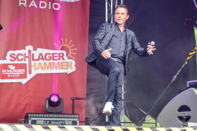 13.08.2022, xlakx, Entertainment Musik, SchlagerHammer-Tour 2022 in Oranienburg emspor, v.l.Stefan Mross im Schlosspark Oranienburg bei der SchlagerHammer-Tour 2022. Oranienburg