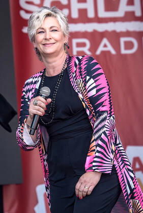 13.08.2022, xlakx, Entertainment Musik, SchlagerHammer-Tour 2022 in Oranienburg emspor, v.l.Claudia Jung im Schlosspark Oranienburg bei der SchlagerHammer-Tour 2022. Oranienburg