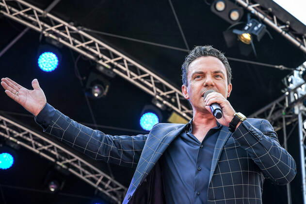 13.08.2022, xlakx, Entertainment Musik, SchlagerHammer-Tour 2022 in Oranienburg emspor, v.l.Stefan Mross im Schlosspark Oranienburg bei der SchlagerHammer-Tour 2022. Oranienburg