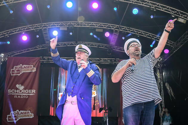 13.08.2022, xlakx, Entertainment Musik, SchlagerHammer-Tour 2022 in Oranienburg emspor, v.l.Klaus und Klaus im Schlosspark Oranienburg bei der SchlagerHammer-Tour 2022. Oranienburg