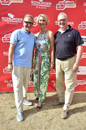 PK zum 8.ten schlagerHammer 2022 Oliver Dunk, Kathrin Henkel, Frank Henkel beim 8 Schlager Hammer, Austragungsort in ORANIENBURG an der Orangerie Berlin 13.08.2022