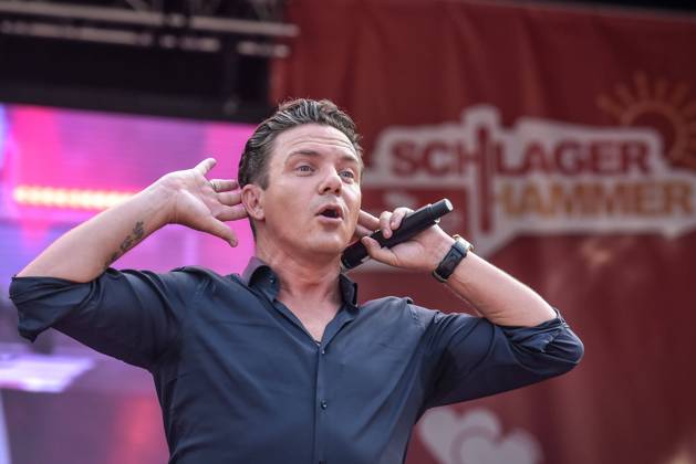 13.08.2022, xlakx, Entertainment Musik, SchlagerHammer-Tour 2022 in Oranienburg emspor, v.l.Stefan Mross im Schlosspark Oranienburg bei der SchlagerHammer-Tour 2022. Oranienburg