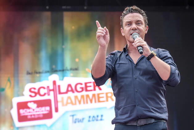 13.08.2022, xlakx, Entertainment Musik, SchlagerHammer-Tour 2022 in Oranienburg emspor, v.l.Stefan Mross im Schlosspark Oranienburg bei der SchlagerHammer-Tour 2022. Oranienburg