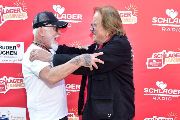 8.ten schlagerHammer 2022 Nino de Angelo mit Frank Zander beim 8 Schlager Hammer, Austragungsort in ORANIENBURG an der Orangerie Berlin 13.08.2022