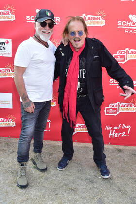 8.ten schlagerHammer 2022 Nino de Angelo mit Frank Zander beim 8 Schlager Hammer, Austragungsort in ORANIENBURG an der Orangerie Berlin 13.08.2022