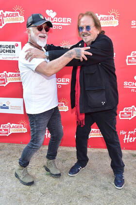 8.ten schlagerHammer 2022 Nino de Angelo mit Frank Zander beim 8 Schlager Hammer, Austragungsort in ORANIENBURG an der Orangerie Berlin 13.08.2022