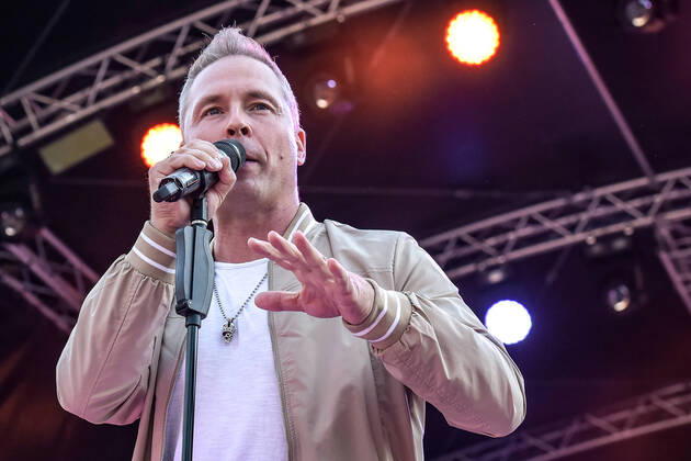 13.08.2022, xlakx, Entertainment Musik, SchlagerHammer-Tour 2022 in Oranienburg emspor, v.l.Mitch Keller im Schlosspark Oranienburg bei der SchlagerHammer-Tour 2022. Oranienburg