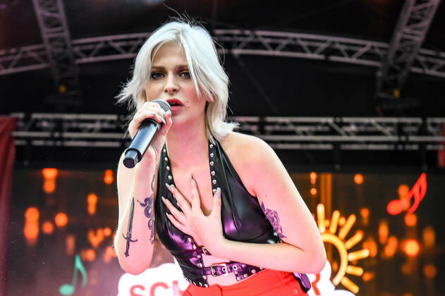 13.08.2022, xlakx, Entertainment Musik, SchlagerHammer-Tour 2022 in Oranienburg emspor, v.l.Marie Reim im Schlosspark Oranienburg bei der SchlagerHammer-Tour 2022. Oranienburg