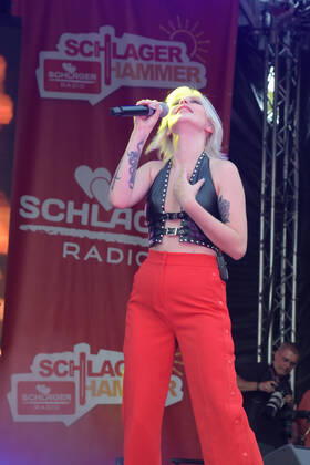 8.ten schlagerHammer 2022 Marie Reim, Tochter von Matthias Reim beim 8 Schlager Hammer, Austragungsort in ORANIENBURG an der Orangerie Berlin 13.08.2022