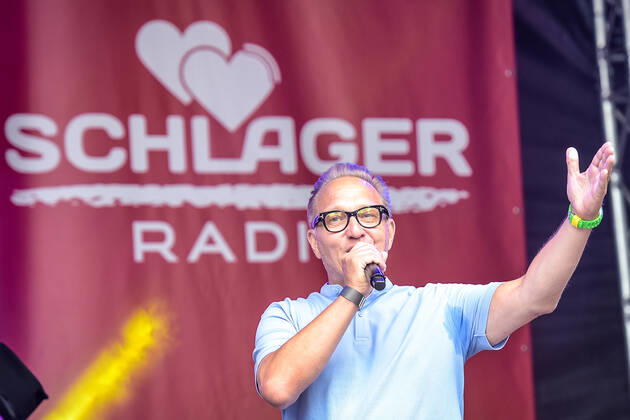 13.08.2022, xlakx, Entertainment Musik, SchlagerHammer-Tour 2022 in Oranienburg emspor, v.l. Schlagerradio CEO Oliver Dunk im Schlosspark Oranienburg bei der SchlagerHammer-Tour 2022. Oranienburg