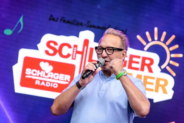 13.08.2022, xlakx, Entertainment Musik, SchlagerHammer-Tour 2022 in Oranienburg emspor, v.l. Schlagerradio CEO Oliver Dunk im Schlosspark Oranienburg bei der SchlagerHammer-Tour 2022. Oranienburg