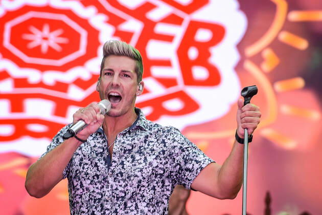 13.08.2022, xlakx, Entertainment Musik, SchlagerHammer-Tour 2022 in Oranienburg emspor, v.l. Norman Langen im Schlosspark Oranienburg bei der SchlagerHammer-Tour 2022. Oranienburg