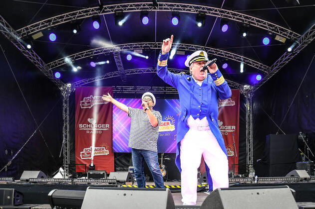 13.08.2022, xlakx, Entertainment Musik, SchlagerHammer-Tour 2022 in Oranienburg emspor, v.l. Klaus und Klaus im Schlosspark Oranienburg bei der SchlagerHammer-Tour 2022. Oranienburg