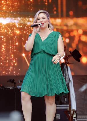 Laura Wilde bei der Schlager Radio Schlager Hammer Tour 2022 in Oranienburg.