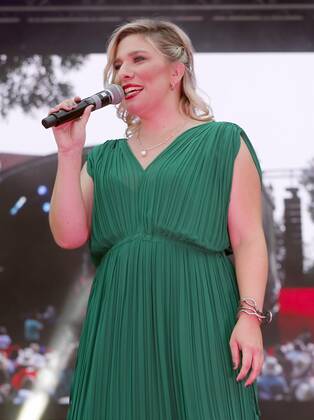 Laura Wilde bei der Schlager Radio Schlager Hammer Tour 2022 in Oranienburg.