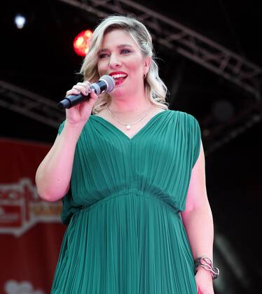 Laura Wilde bei der Schlager Radio Schlager Hammer Tour 2022 in Oranienburg.
