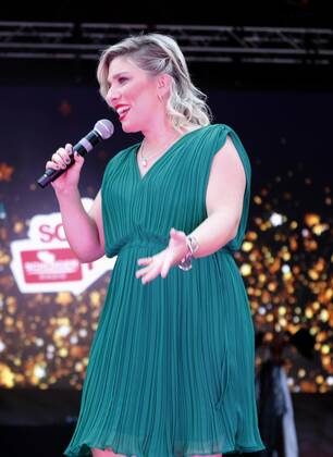 Laura Wilde bei der Schlager Radio Schlager Hammer Tour 2022 in Oranienburg.