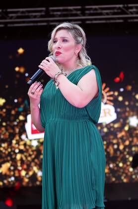 Laura Wilde bei der Schlager Radio Schlager Hammer Tour 2022 in Oranienburg.