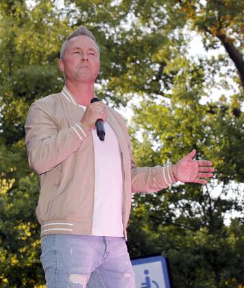 Mitch Keller bei der Schlager Radio Schlager Hammer Tour 2022 in Oranienburg.