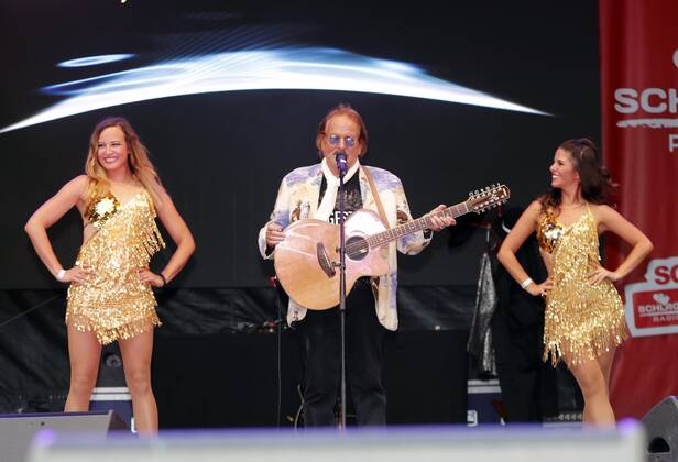 Frank Zander bei der Schlager Radio Schlager Hammer Tour 2022 in Oranienburg.
